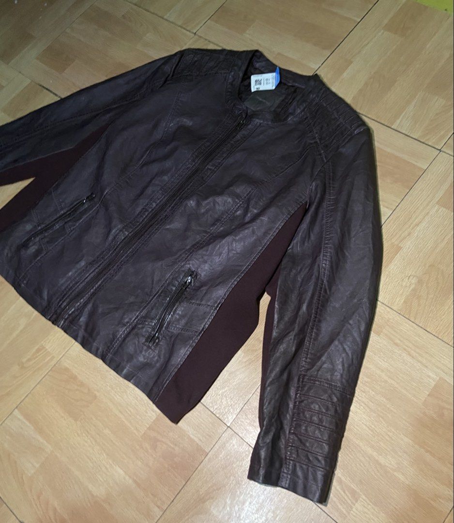 MAURICES DARK BROWN FAUX LEATHER JACKET (Category: Coats, Jackets and Outerwear) located in Cavite. Submitted by abasolo_jv (Listing ID 1459660283, Image 3). Description: Good Condition Size #2 XL Fit To 2XL No Issues need wash Ganda nito Pang OUTFIT tawad lang po kayo please Offer .