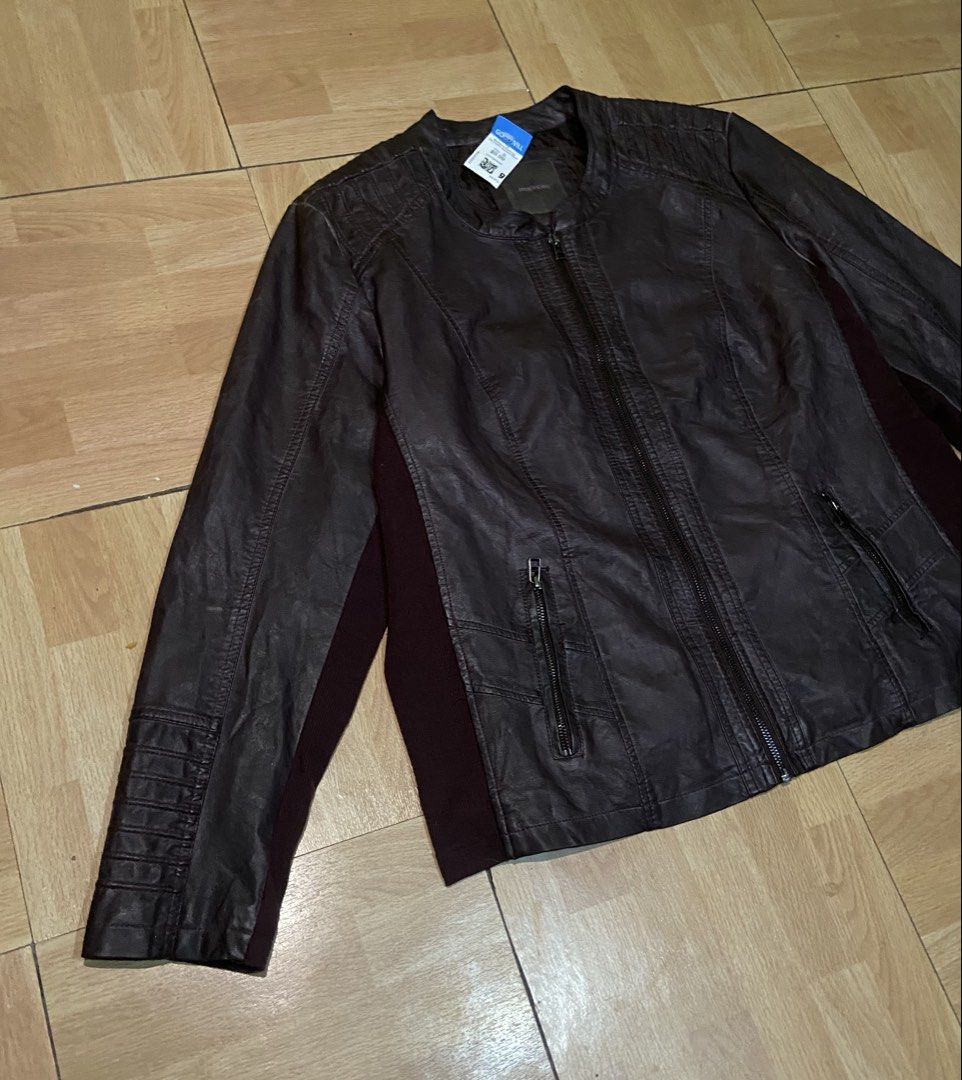MAURICES DARK BROWN FAUX LEATHER JACKET (Category: Coats, Jackets and Outerwear) located in Cavite. Submitted by abasolo_jv (Listing ID 1459660283, Image 2). Description: Good Condition Size #2 XL Fit To 2XL No Issues need wash Ganda nito Pang OUTFIT tawad lang po kayo please Offer .
