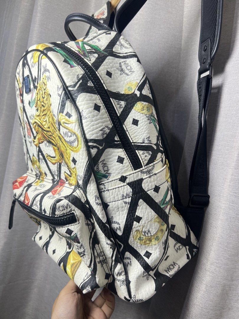 MCM BackPack (Category: Luxury Bags & Wallets) located in General Trias. Submitted by luxfinds2019 (Listing ID 1459602383, Image 3). Description: MCM! 7000 shipped Authentic Pang travel nyo mga boss madam Anjan napo details W dustbag po kasama Loc laguna Pm po.