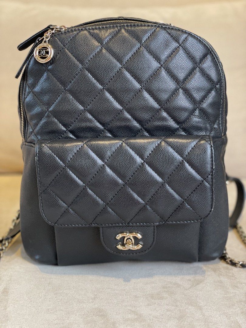 Medium backpack (Category: Backpacks) located in Tanjung Tokong. Submitted by just2shopz (Listing ID 1459589655, Image 1). Description: ✅tapak zip chop ✅datecode ✅diamond sambung ✅tali dual layer ✅keychain chop ✅caviar leather ✅silver hardware.