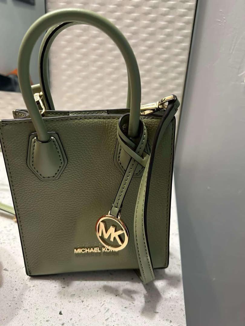 Mercer XS Crossbody Bag (Category: Cross-body Bags) located in Abucay. Submitted by lovieauthenticmerchandise (Listing ID 1459673979, Image 1). Description: .