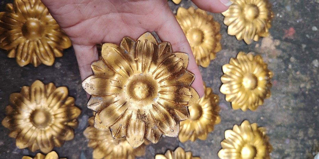 Metal cast iron Design flower (Category: Gardening Tools & Ornaments) located in Caloocan City. Submitted by zenmountain-d8b1c0 (Listing ID 1459557796, Image 3). Description: Cod.