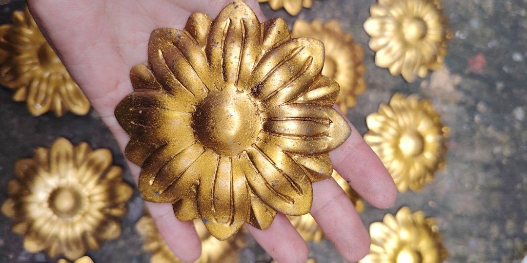 Metal cast iron Design flower (Category: Gardening Tools & Ornaments) located in Caloocan City. Submitted by zenmountain-d8b1c0 (Listing ID 1459557796, Image 2). Description: Cod.