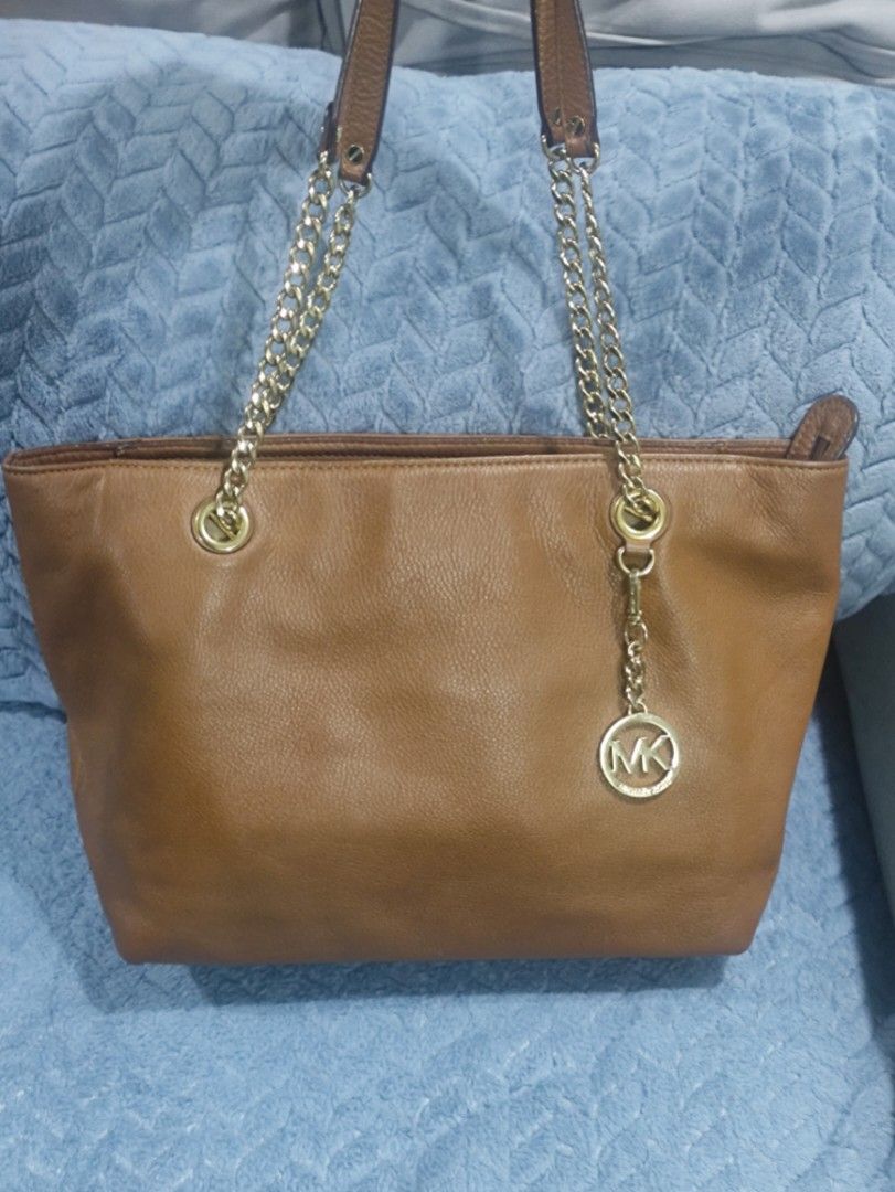 Michael Kors Brown Leather Chain Shoulder Bag (Category: Luxury Bags & Wallets) located in Cainta. Submitted by kluxurychoices (Listing ID 1459632237, Image 1). Description: Michael Kors bag U.S. bought very nice in actual .