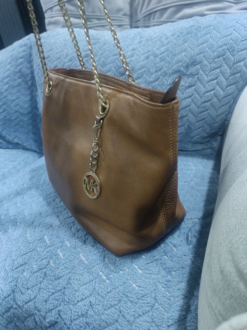 Michael Kors Brown Leather Chain Shoulder Bag (Category: Luxury Bags & Wallets) located in Cainta. Submitted by kluxurychoices (Listing ID 1459632237, Image 2). Description: Michael Kors bag U.S. bought very nice in actual .