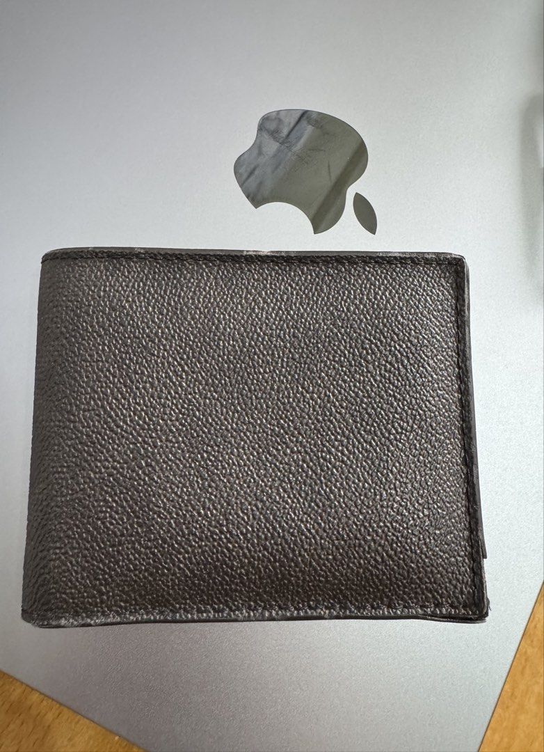 Michael Kors Men's Wallet (Category: Wallets & Card Holders) located in Manila. Submitted by closet.r3set (Listing ID 1459509358, Image 1). Description: Michael Kors Jet Set men's slim billfold wallet Bought from Guam Usa Barely used Location: Manila.