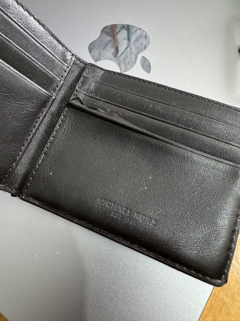Michael Kors Men's Wallet (Category: Wallets & Card Holders) located in Manila. Submitted by closet.r3set (Listing ID 1459509358, Image 3). Description: Michael Kors Jet Set men's slim billfold wallet Bought from Guam Usa Barely used Location: Manila.