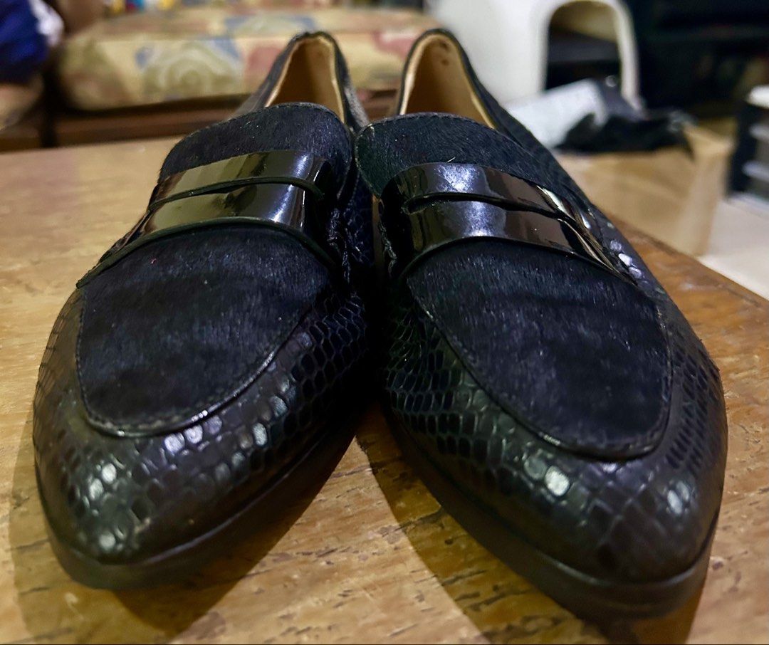 Michael Kors Pointed Toe Leather Loafers (Category: Sneakers & Footwear) located in Manila. Submitted by rosamanerds (Listing ID 1459520952, Image 2). Description: Authentic Micheal Kors pointed toe leather loafers color Black. Combination of patent leather, snake skin and soft calf hair. Size US 6.5 or 23.5cm. In excellent condition. Like new. Comfortable to wear.