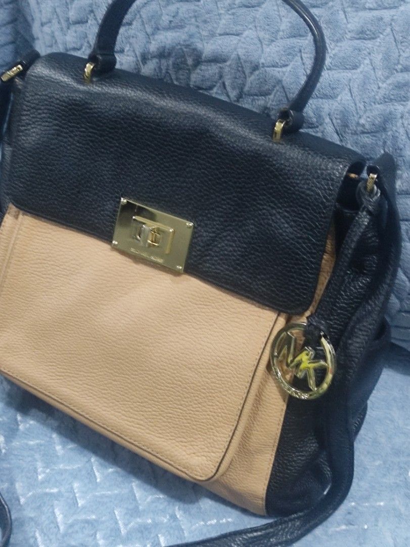 Michael Kors Two-Tone Leather Shoulder Bag (Category: Luxury Bags & Wallets) located in Cainta. Submitted by kluxurychoices (Listing ID 1459631840, Image 3). Description: Michael Kors Bag U.S. bought very nice in actual .