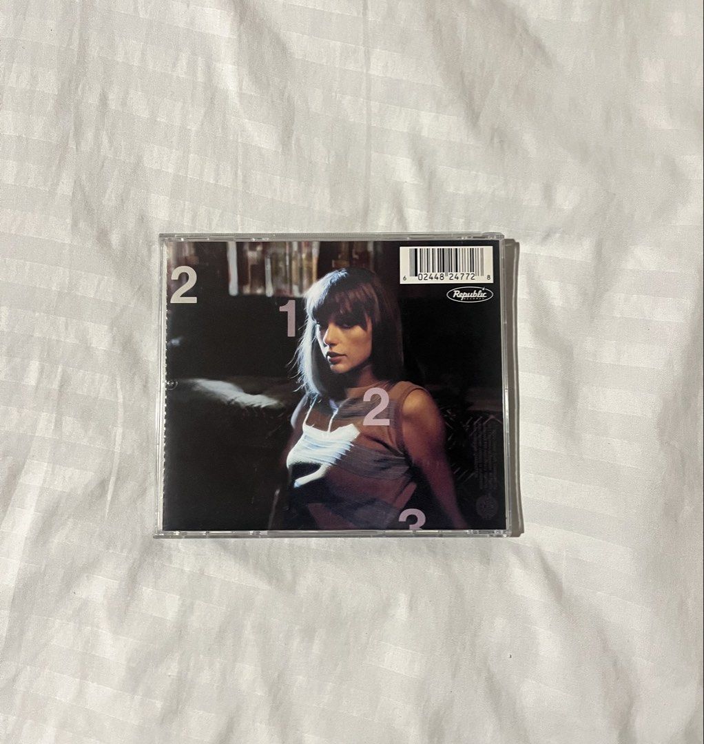 Midnights CD - Taylor Swift (Category: CDs & DVDs) located in Pasig City. Submitted by esprezzoe (Listing ID 1459665081, Image 2). Description: - mint condition - with booklet .