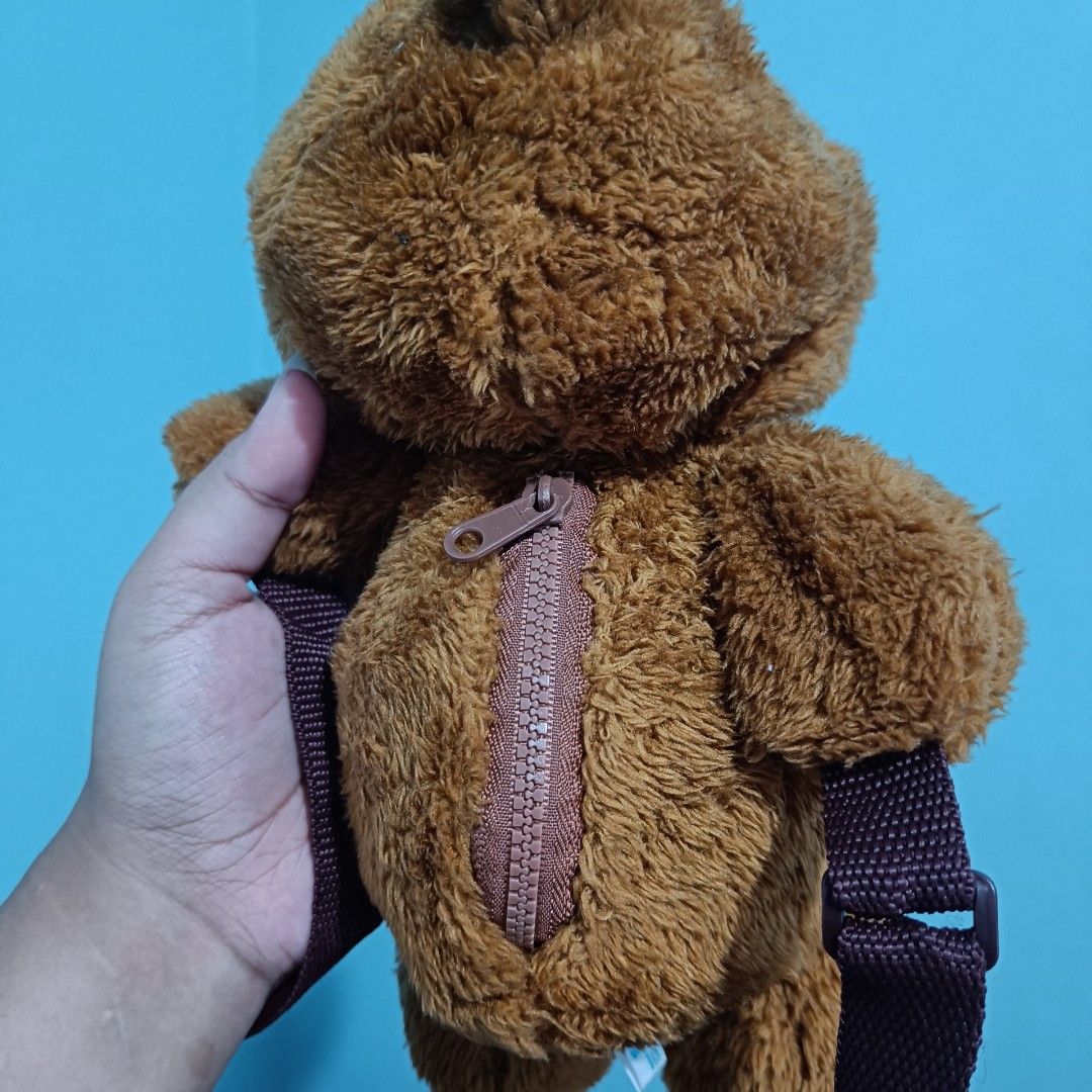 Minions Tim Bear Plush Backpack with Zipper (Category: Plushies & Soft Toys) located in Baguio. Submitted by baileybails (Listing ID 1459502083, Image 3). Description: - Adorable brown teddy bear plush backpack - Features a convenient zipper compartment on the back for storage - Adjustable straps for a comfortable fit - Ideal for kids or fans of Minions - Officially made by Illumination Presents Minions.