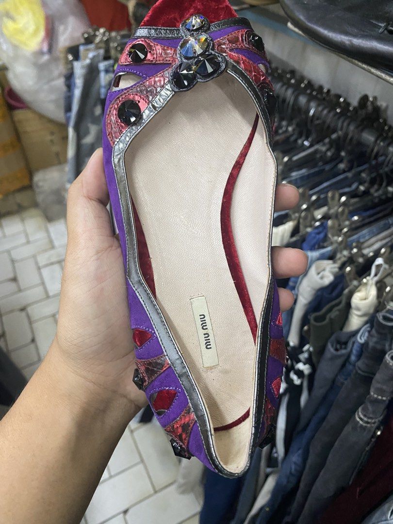 Miu miu (Category: Sandals) located in Manila. Submitted by vizcarrach03925 (Listing ID 1459530052, Image 1). Description: .