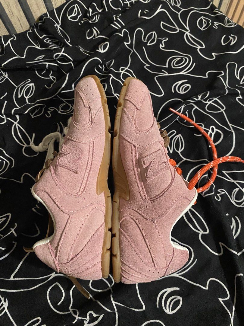 Miu miu Collab with New Balance (Category: Sneakers) located in Manila. Submitted by ejothegod (Listing ID 1459617008, Image 2). Description: For sale 3500 -Miu miu Collab with New Balance -super ganda nyaaa -nabili sa pasabuy thrift in Japan -Size 36 -see pic for other details 10/10 pa yung ilalim nya NEGOTIABLEEE 📍Sm lipa/Sm calamba 📦Lalamove, meetup, lbc/jnt .
