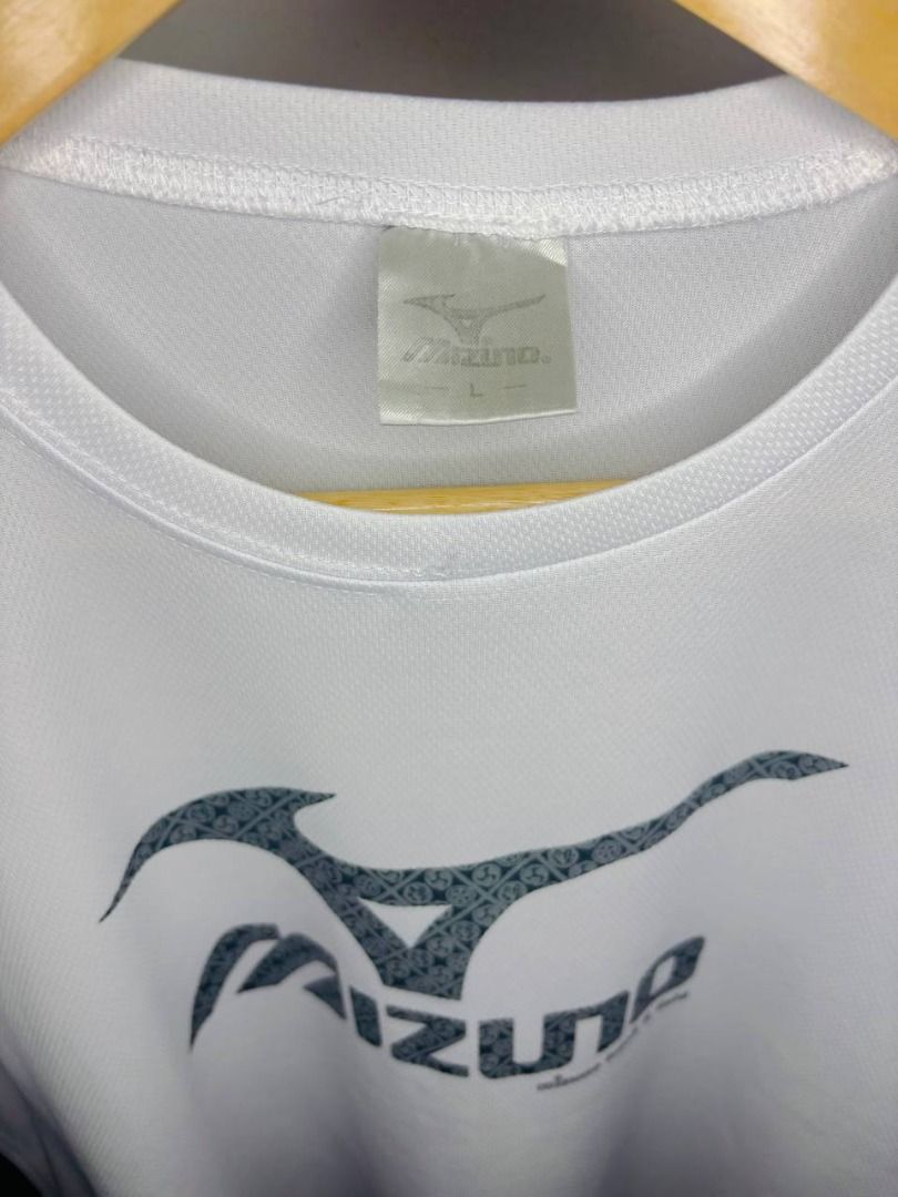 Mizuno White T-shirt Large (Category: Tshirts & Polo Shirts ) located in Caloocan City. Submitted by mommycj07 (Listing ID 1459570481, Image 3). Description: Track & Field.