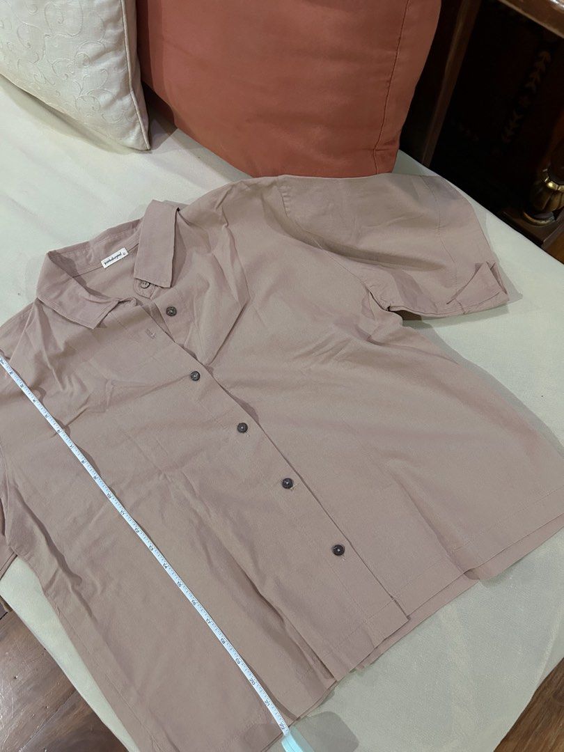 Mocha Coffee Linen Polo (Category: Shirts) located in Cainta. Submitted by unboxingstuff (Listing ID 1459618671, Image 2). Description: - Linen mocha polo - No tag but it was never worn - Short sleeves - Button-up front - Relaxed fit - Ideal for everyday wear - Easy to pair with any outfit - Can fit M-L perfectly.