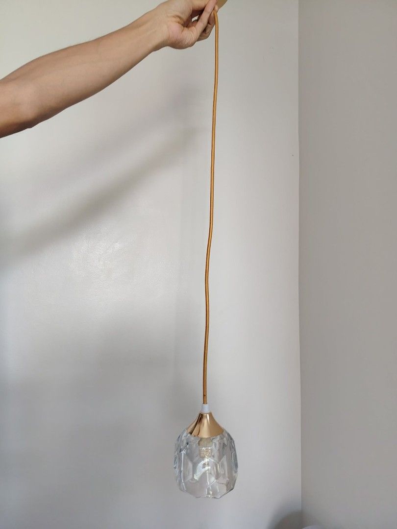 Modern Crystal Drop Light (Category: Construction & Building Materials) located in Lipa City. Submitted by bsamaniego (Listing ID 1459618420, Image 3). Description: Modern drop light that is ideal for bedrooms and living rooms. Length: 1 meter Lamp type: 1.5 watts G9 lamp warm white 220 Volts power supply K9 Crystal.