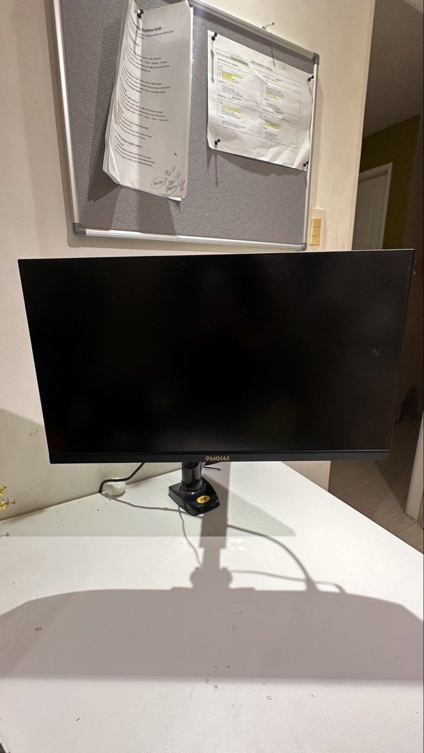 Monitor (Category: Desktops) located in Manila. Submitted by fierceflower.1d68c7 (Listing ID 1459498122, Image 2). Description: .