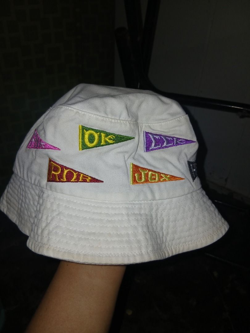 Monsters University MU Bucket Hat (Category: Caps & Hats) located in Manila. Submitted by cosmicturtle.d1b615 (Listing ID 1459532428, Image 2). Description: - White bucket hat - Features Monsters University 'MU' logo on front - Embroidered pennants on the side - Great for fans of the movie - Shows some signs of wear, particularly on the brim - Cool addition to any collection.