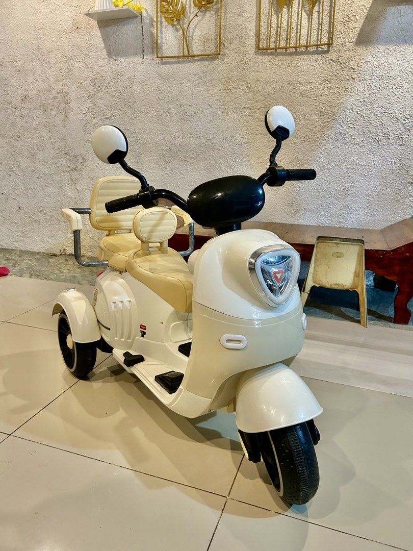 Mortorcycle toy for kids (Category: Kids Toys) located in Quezon City. Submitted by babystuff_etc (Listing ID 1459620521, Image 1). Description: .