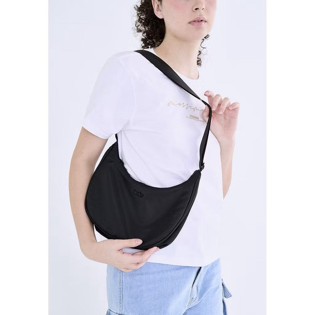 Mossimo Black Nylon Shoulder Bag (Category: Shoulder Bags) located in Las Pinas. Submitted by yoonik (Listing ID 1459596554, Image 2). Description: BRANDNEW - Brand: Mossimo - Color: Black - Material: Nylon - Style: Shoulder bag - Features: Zippered main compartment, adjustable strap - Condition: Brand new, never used - Ideal for: Everyday use.