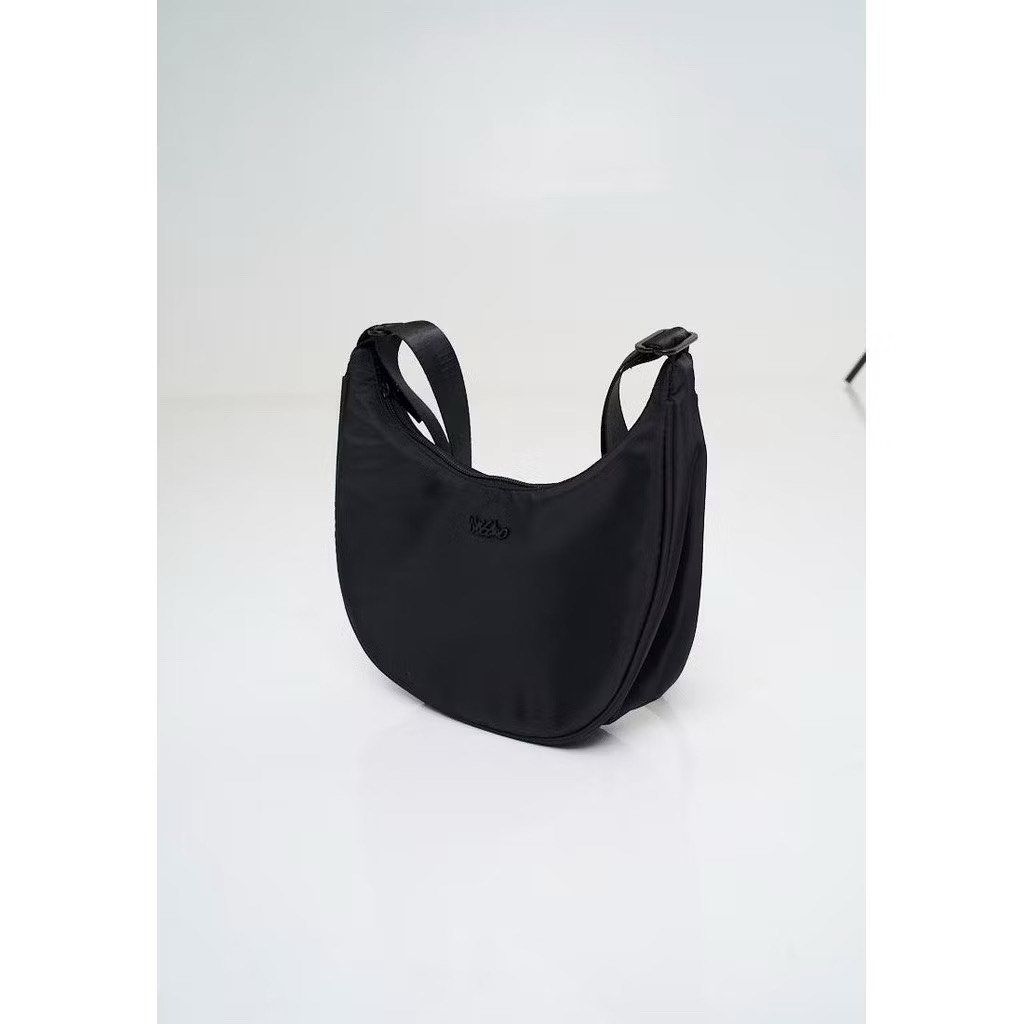 Mossimo Black Nylon Shoulder Bag (Category: Shoulder Bags) located in Las Pinas. Submitted by yoonik (Listing ID 1459596554, Image 3). Description: BRANDNEW - Brand: Mossimo - Color: Black - Material: Nylon - Style: Shoulder bag - Features: Zippered main compartment, adjustable strap - Condition: Brand new, never used - Ideal for: Everyday use.