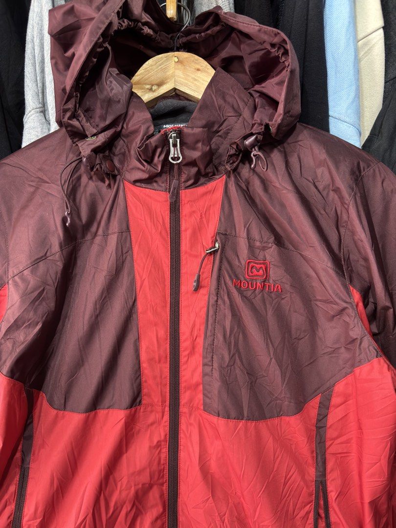 Mountia Windbreaker (Category: Coats, Jackets and Outerwear) located in General Santos City (Dadiangas). Submitted by rags2reviveph (Listing ID 1459600053, Image 3). Description: Mountia Detachable Hood Small width 20 | length 25 Excellent.