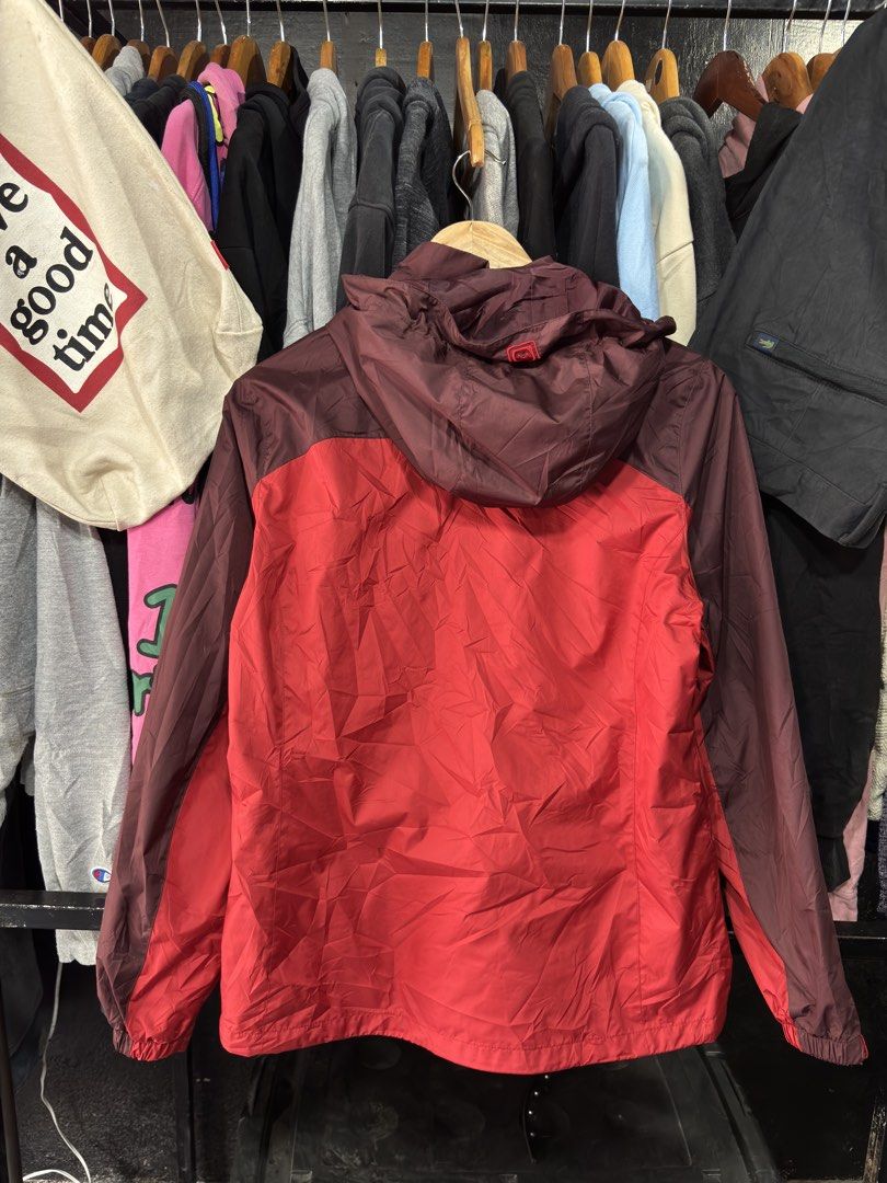 Mountia Windbreaker (Category: Coats, Jackets and Outerwear) located in General Santos City (Dadiangas). Submitted by rags2reviveph (Listing ID 1459600053, Image 2). Description: Mountia Detachable Hood Small width 20 | length 25 Excellent.