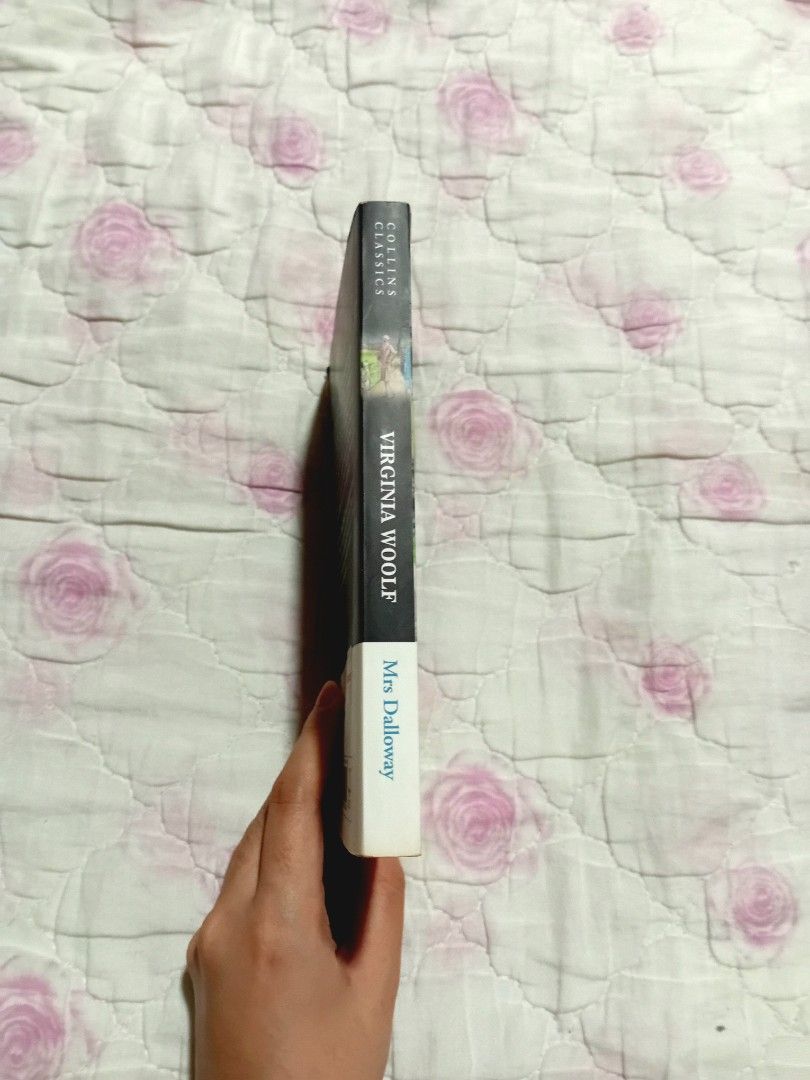 Mrs Dalloway by Virginia Woolf Collins Classics Preloved Book (Category: Storybooks) located in San Juan City. Submitted by bisoussofia (Listing ID 1459586308, Image 3). Description: .