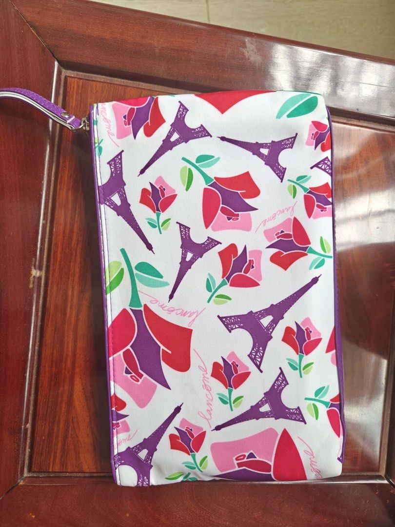 Multipurpose pouch （分類：長銀包）位於 Hong Kong。 由 hkgqueen 提交（商品編號 1459656372，圖片 1）。簡介： 。