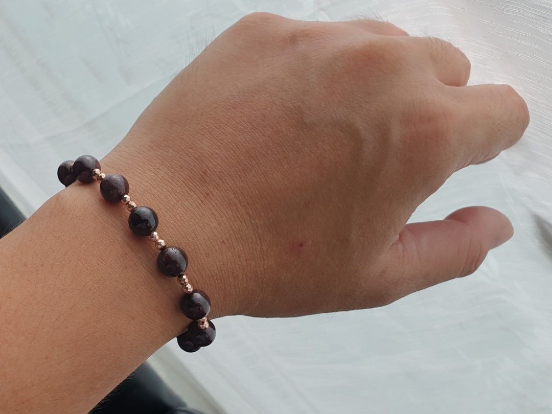 Natural Garnet Bracelet (Category: Bracelets) located in Quezon City. Submitted by WasalakTwo (Listing ID 1459653733, Image 3). Description: Bought in Japan High quality Good condition Open for delivery nationwide.