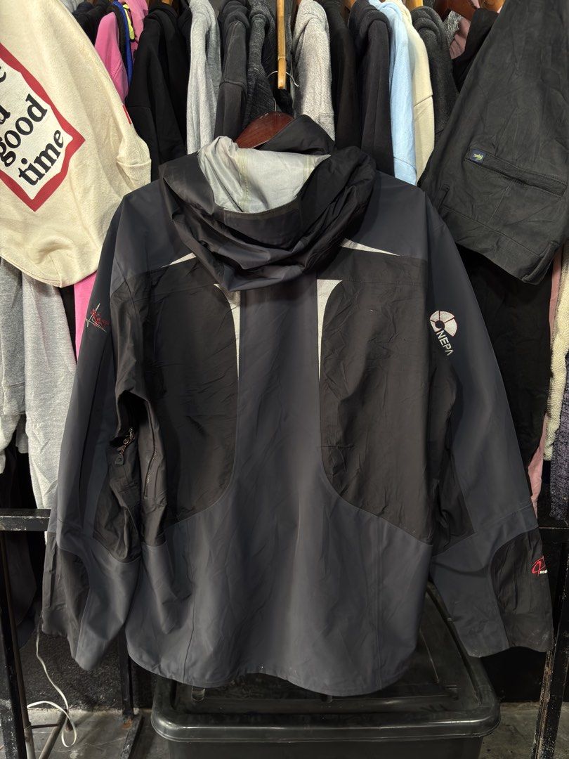 Nepa Windbreaker (Category: Coats, Jackets and Outerwear) located in General Santos City (Dadiangas). Submitted by rags2reviveph (Listing ID 1459604162, Image 2). Description: Nepa Detachable Hood Large width 22.5 | length 27 Issue: Minor only sa print check last two pic Excellent.