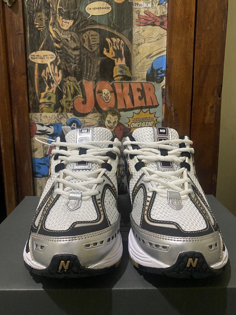 New Balance 1906r (Category: Casual Shoes) located in Talavera. Submitted by janro67 (Listing ID 1459552121, Image 3). Description: Brand New New balance 1906r gold metallic dipa nagagamit maling size lng sakin meet up sa malapit JNT naman sa malayo magbabayad nalang kayo pag nsa jnt nako.