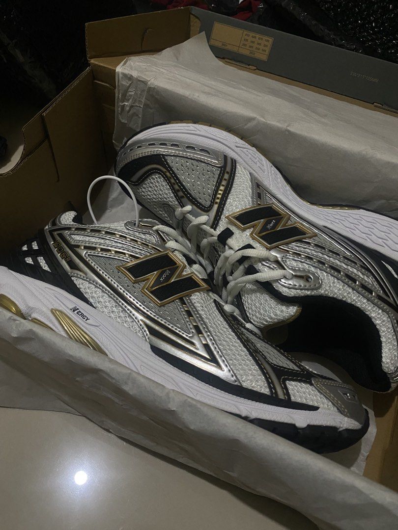 New Balance 1906r (Category: Casual Shoes) located in Talavera. Submitted by janro67 (Listing ID 1459552121, Image 1). Description: Brand New New balance 1906r gold metallic dipa nagagamit maling size lng sakin meet up sa malapit JNT naman sa malayo magbabayad nalang kayo pag nsa jnt nako.