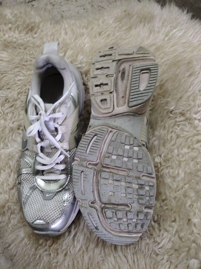 Nike (Category: Sneakers) located in El Salvador. Submitted by francheskaukayukay (Listing ID 1459566727, Image 3). Description: needs washing.