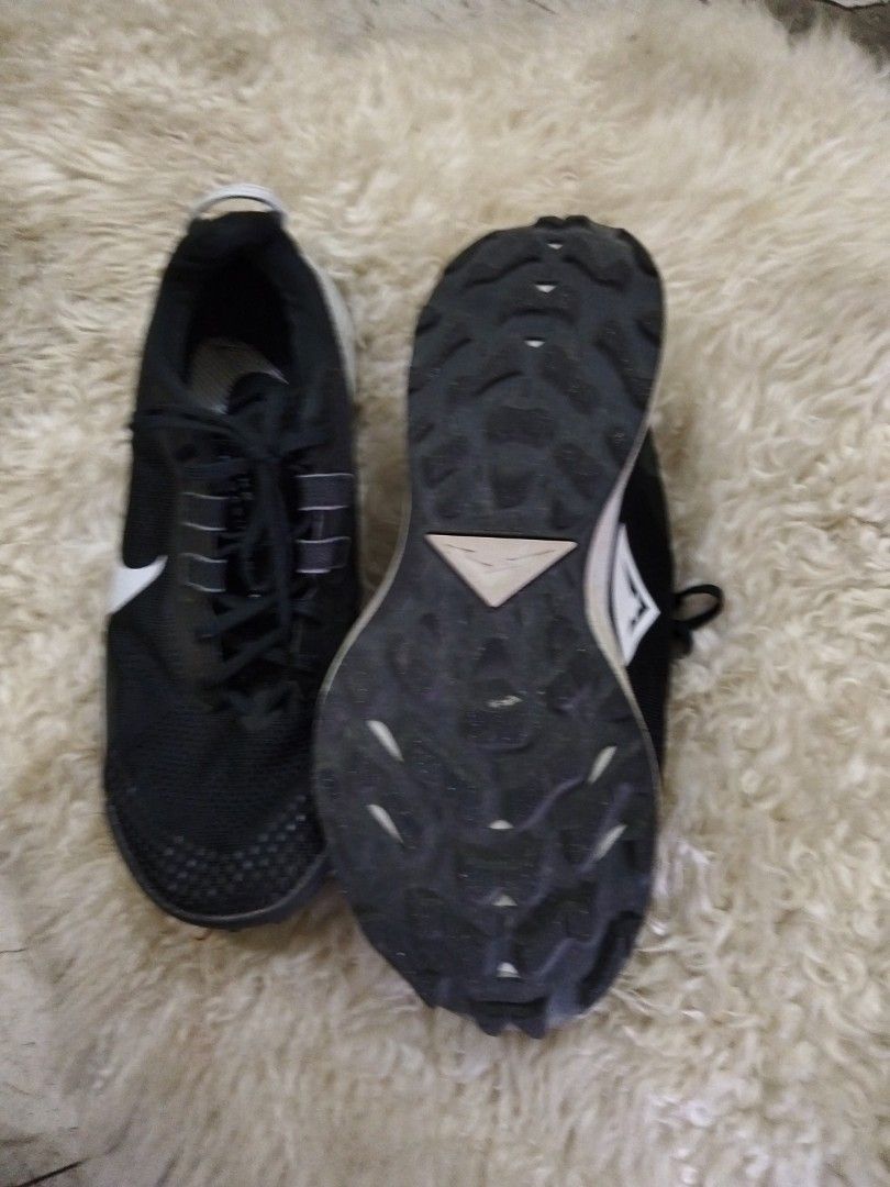 Nike (Category: Sneakers) located in El Salvador. Submitted by francheskaukayukay (Listing ID 1459567675, Image 3). Description: needs washing.