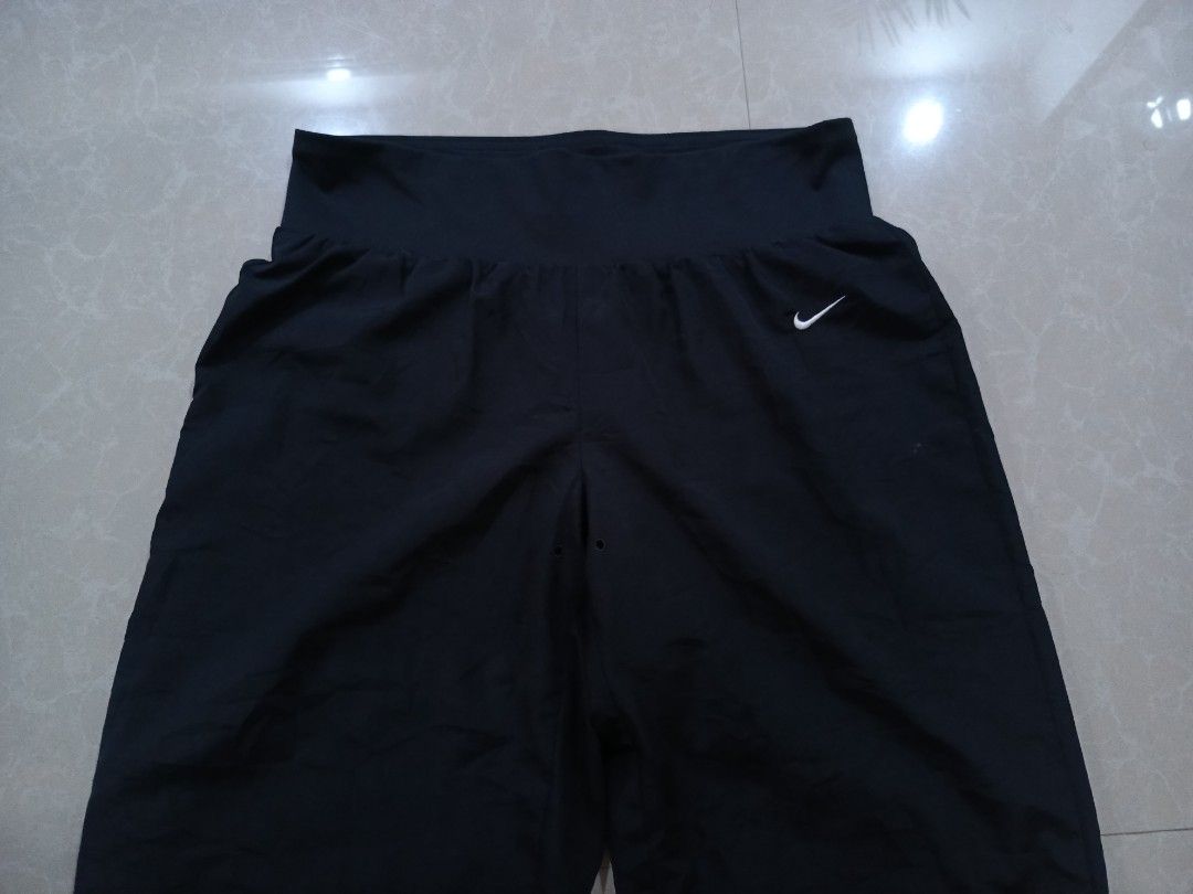 Nike Dri-Fit Black Training Pants Size M (Category: Joggers) located in Cabatuan. Submitted by penthegreat (Listing ID 1459569154, Image 2). Description: Authentic 🔥🔥🔥 10/10 na sana condition may natastas pang tahi sa last picture yun lang issue at need lang wash kasi bagong kuha lang - Black Nike Dri-Fit Training Pants - Size: Medium - Material: Polyester & Spandex blend (Made in China) - Features: Elastic waistband, comfortable & breathable 