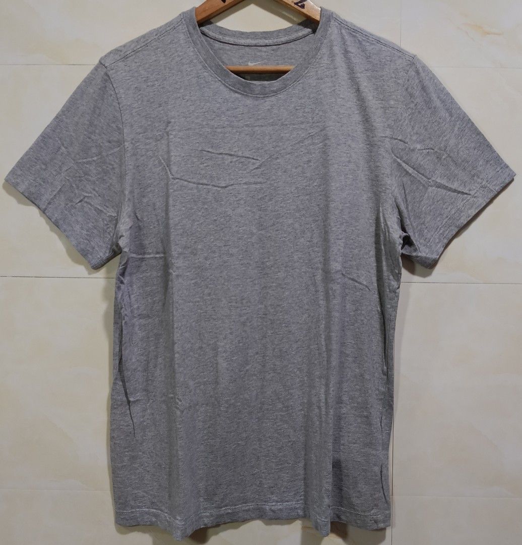 nike hongdae tee (Category: Tshirts & Polo Shirts ) located in Talisay. Submitted by burdagz13 (Listing ID 1459615425, Image 2). Description: condition: good as new colorrate: 10-10 issue: none 💸 First pay basis only 🚀 J&T shipping nationwide (doortodoor).