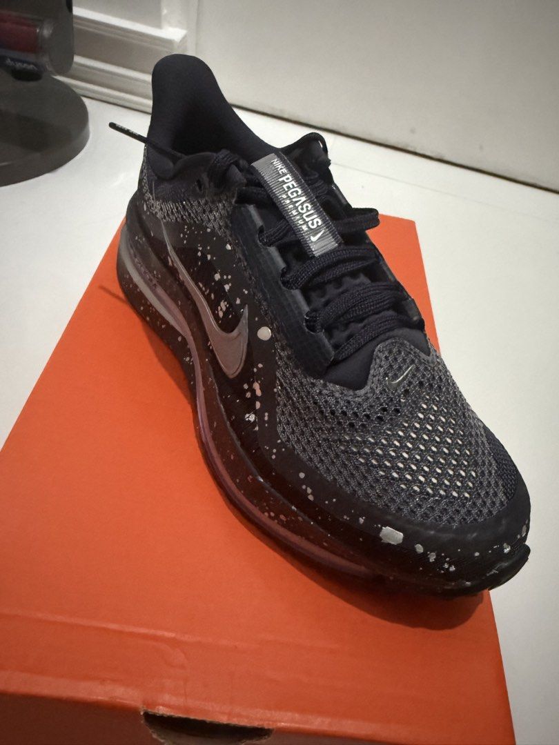 Nike Pegasus Premium SE (Category: Sneakers) located in Dasmarinas. Submitted by mianed (Listing ID 1459688352, Image 2). Description: Nike Pegasus Premium SE Limited Edition Color: Cave Purple/Black Violet Cave/Noir Size: Women 7.5 US/UK 5 - please refer to the box on exact size and cm equivalent Selling at a very good price colorway not available in PH SRP of Pegasus in PH is at 11,995 to 12,995 .