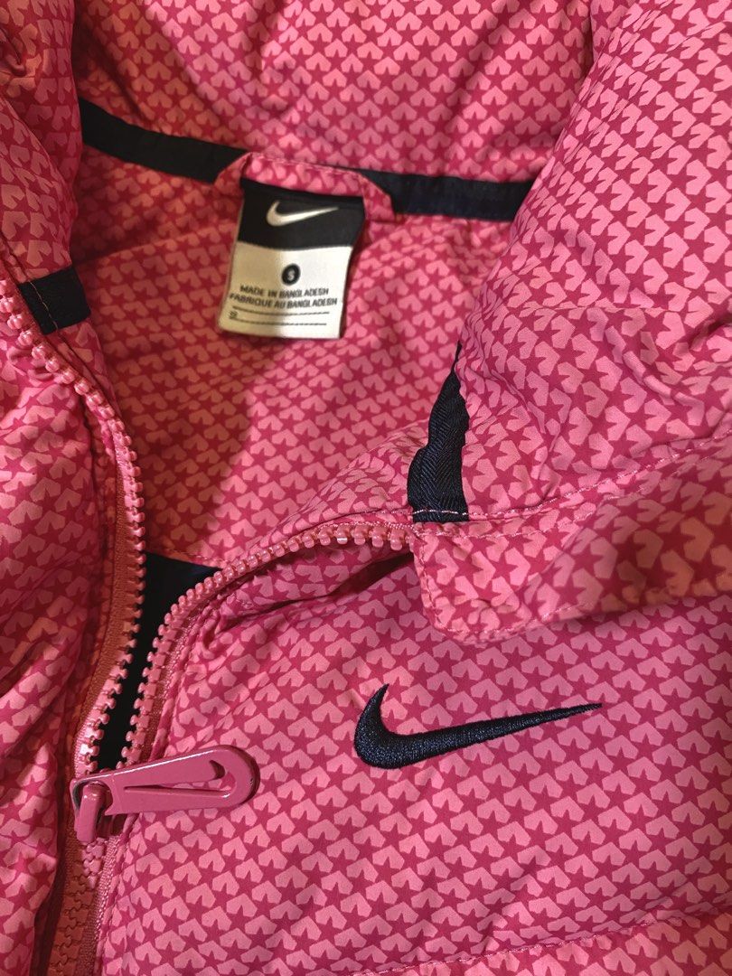 Nike Pink Star Print Puffer Vest (Category: Coats, Jackets and Outerwear) located in Manila. Submitted by mnlwiz_ (Listing ID 1459561227, Image 2). Description: - Cute pink Nike puffer vest - All-over star pattern - Stand-up collar for extra warmth - Zipper closure with Nike zip pull - Two side pockets - Great for layering W-13 L-17.