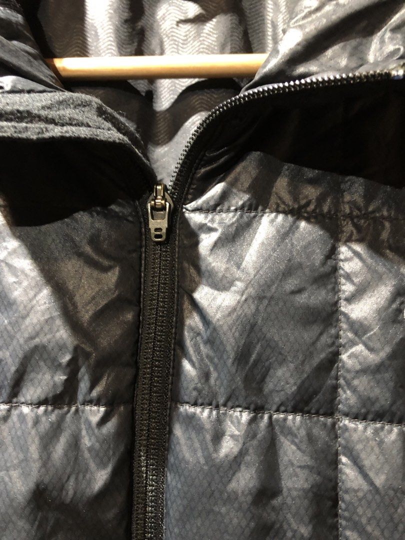 Nike puffer jacket (Category: Coats, Jackets and Outerwear) located in Manila. Submitted by talkshit-20 (Listing ID 1459667846, Image 3). Description: Nike puffer jacket Size Large (23 width/ 28 length) Used Issue: un noticeable discoloration Slash hole sa loob ng fabric hindi tagusan.