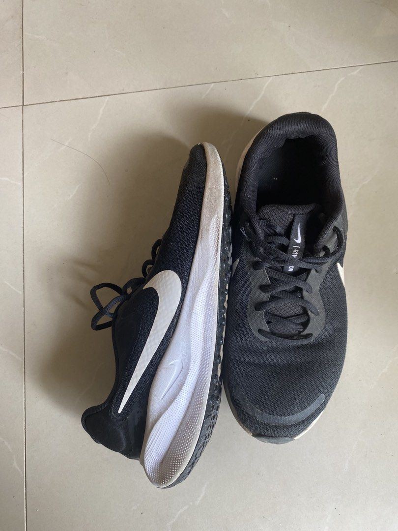 nike revolution (Category: Sneakers) located in San Pablo. Submitted by dolceamoreytu (Listing ID 1459545856, Image 2). Description: .