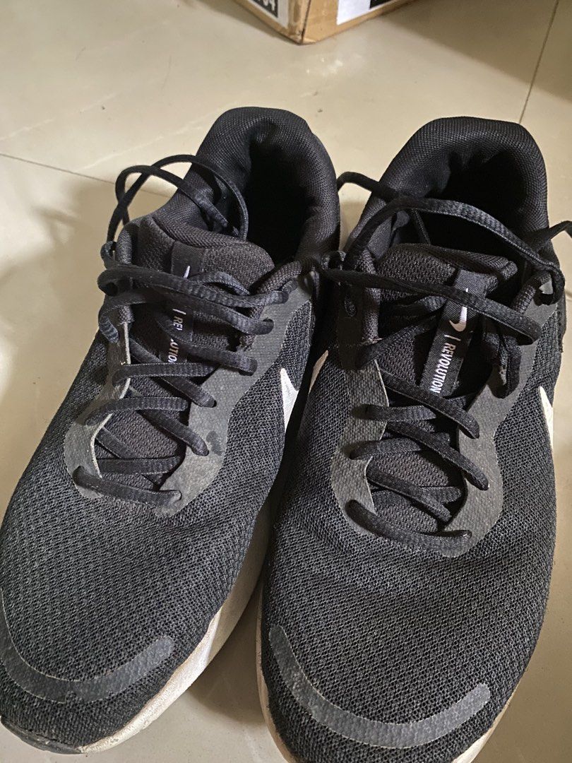 nike revolution (Category: Sneakers) located in San Pablo. Submitted by dolceamoreytu (Listing ID 1459545856, Image 1). Description: .