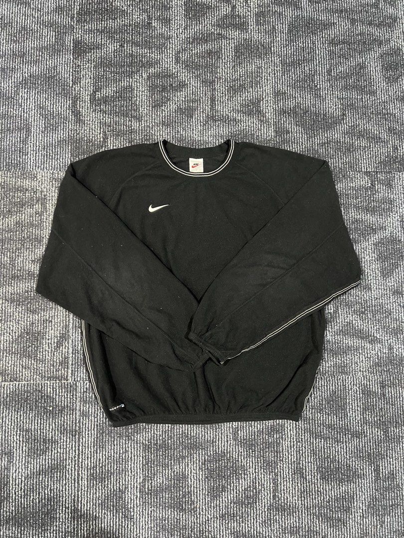 Nike Vintage Swoosh (Category: Activewear) located in Bacoor. Submitted by basicthrift (Listing ID 1459589838, Image 1). Description: .