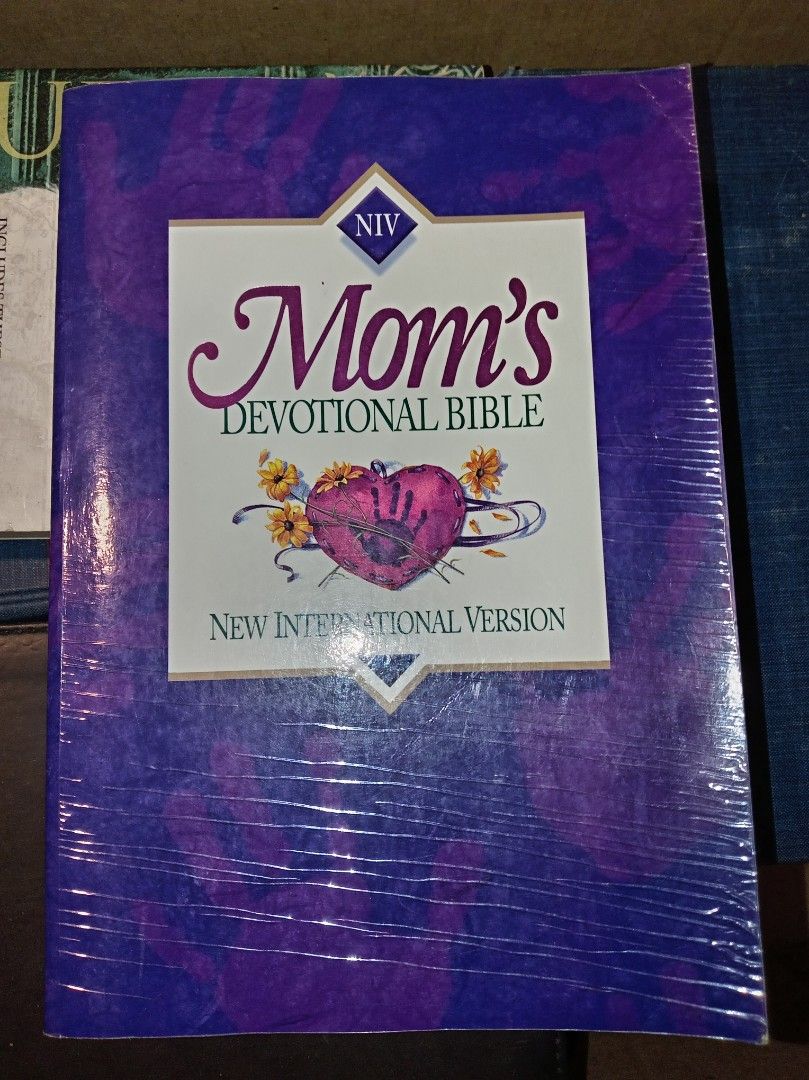 NIV Mom's Devotional Bible (Category: Religion Books) located in Orani. Submitted by shop4bibles (Listing ID 1459675346, Image 1). Description: .