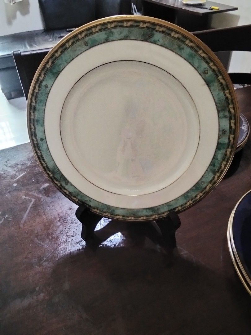 Noritake Woodlawn Bone China Dinner Plate (Category: Dinnerware & Cutlery) located in Antipolo. Submitted by olayerm1213 (Listing ID 1459502034, Image 2). Description: - Noritake Woodlawn Dinner Plate - Made of high-quality bone china in Japan - Classic design with a sophisticated green and gold rim - Perfect for adding elegance to any dining occasion - Dishwasher safe for easy cleaning - Generous size: approximately 10.5 inches in diameter.