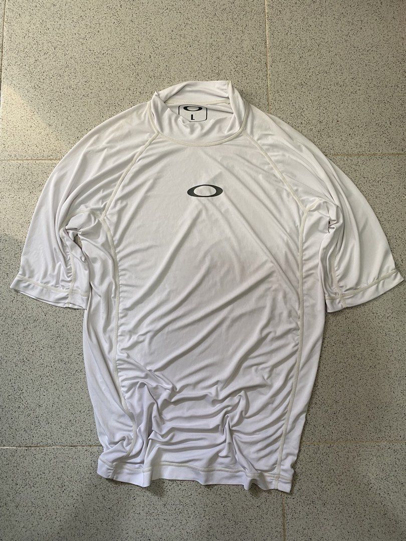 OAKLEY RASHGUARD (Category: Tshirts & Polo Shirts ) located in Legazpi City. Submitted by avithrift (Listing ID 1459522205, Image 1). Description: 20x28 excellent condition need wash.