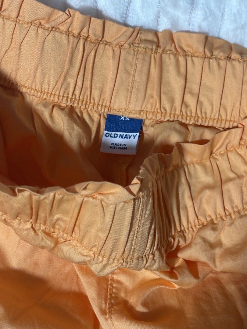 Old Navy Orange Linen Blend Shorts (Category: Shorts) located in Quezon City. Submitted by xoxoari (Listing ID 1459603790, Image 3). Description: - Brand: Old Navy - Color: Orange - Style: High-waisted shorts - Material: Linen blend - Waistband: Elastic - Size: XS - S - Condition: Brand new with tags - Perfect for: Casual wear, lounging Discount if getting 2 or more items! .