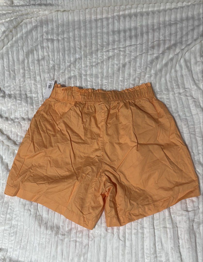 Old Navy Orange Linen Blend Shorts (Category: Shorts) located in Quezon City. Submitted by xoxoari (Listing ID 1459603790, Image 2). Description: - Brand: Old Navy - Color: Orange - Style: High-waisted shorts - Material: Linen blend - Waistband: Elastic - Size: XS - S - Condition: Brand new with tags - Perfect for: Casual wear, lounging Discount if getting 2 or more items! .
