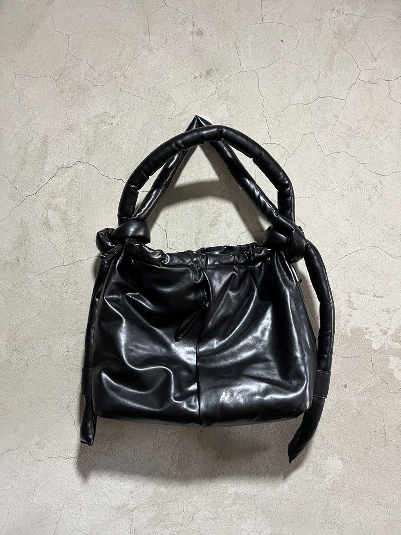 Olend soft Ona vegan leather bag (Category: Luxury Bags & Wallets) located in Cagayan de Oro. Submitted by vintagevvvictim (Listing ID 1459575524, Image 1). Description: brand new condition.