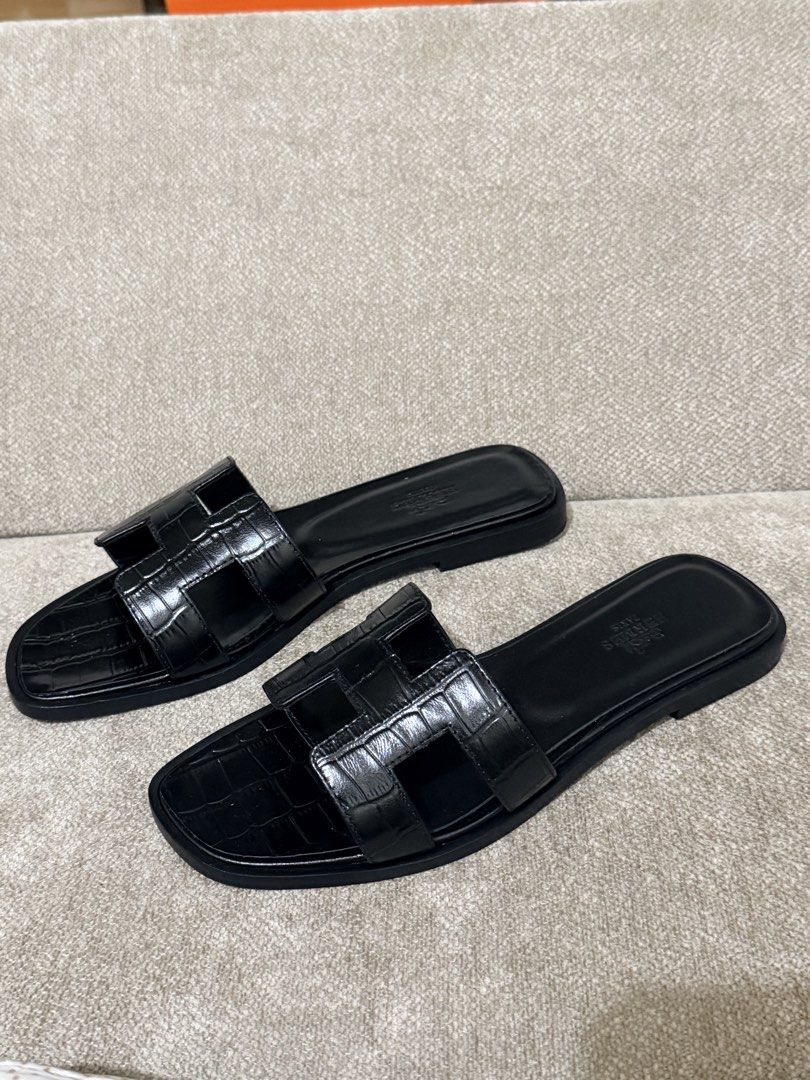 Oran in Croc Leather (Category: Slippers and slides) located in Quezon City. Submitted by in_vogue (Listing ID 1459600913, Image 2). Description: Factory pull out Japan Source.
